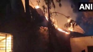 हाथ के दस्ताने बनाने वाली फैक्ट्री में लगी भीषण आग, झुलसने से 6 लोगों की दर्दनाक मौत Chhattisgarh Crimes