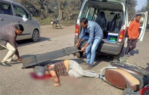 ट्रेलर ने मोपेड सवार युवक को रौंदा, दर्दनाक हादसे में युवक की मौके पर मौत Chhattisgarh Crimes