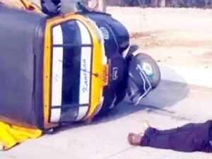 ऑटो से दबी मिली ड्राइवर की लाश, हत्या की आशंका Chhattisgarh Crimes