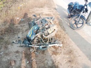 बाइक सीख रहे 2 नाबालिगों को ट्रक ने रौंदा, मौत Chhattisgarh Crimes