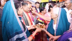 मुख्यमंत्री विष्णुदेव साय ने मंत्रालय में किया कार्यभार ग्रहण, घर लौटने पर मां, पत्नी सहित परिजनों ने किया स्वागत Chhattisgarh Crimes