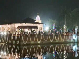 रायपुर में दिवाली जैसा माहौल: लेजर लाइट से जगमग हुआ कौशल्या धाम; गुढियारी में जलाए गए 11 लाख दीये Chhattisgarh Crimes