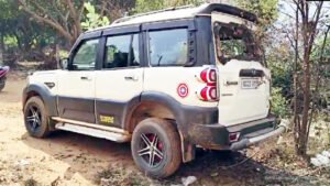 अवैध खनन रोकने गई खनिज विभाग की टीम पर हमला, कई वाहन क्षतिग्रस्त Chhattisgarh Crimes