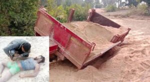 अवैध रेत परिवहन के दौरान ट्रैक्टर के नीचे दबने से युवक की मौत Chhattisgarh Crimes