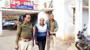 पुलिस की गिरफ्त में सरकारी रिकॉर्ड में हेराफेरी करनेवाला पटवारी Chhattisgarh Crimes