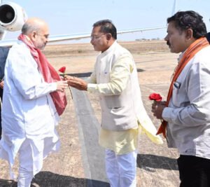 रायपुर पहुंचे केंद्रीय गृहमंत्री अमित शाह, विष्णुदेव साय और विजय शर्मा ने किया स्वागत Chhattisgarh Crimes