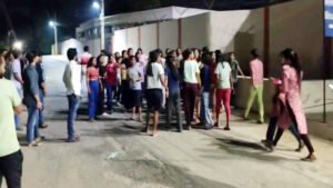 गुरु घासीदास यूनिवर्सिटी में आधी रात छात्राओं का हंगामा Chhattisgarh Crimes