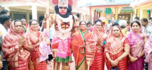 छुरा नगर में धुमधाम से निकली रथयात्रा पावन डोर को खींचने आगे आए बच्चे बूढ़े नौजवान और महिलाएं Chhattisgarh Crimes