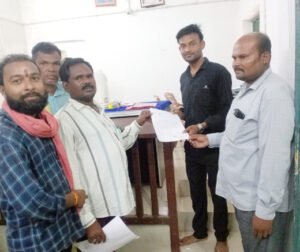 शिक्षक के व्यवस्था नही होने पर स्कूल में तालाबंदी के लिए एसडीएम को दिया ज्ञापन Chhattisgarh Crimes