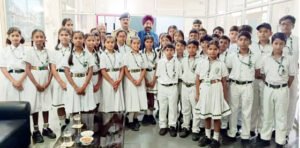 गरीब बच्चों की सुध लेने पहली बार कोई एसपी पहुंचा बड़े स्कूल, इस जिले में कलेक्टर, एसपी समेत 117 बनाए गए हैं मेंटर... Chhattisgarh Crimes