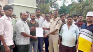 पैसा डबल होने के लालच में फंसे 30 गांव के ग्रामीण, लगभग 10 करोड़ रुपए की ठगी Chhattisgarh Crimes