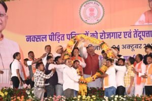 मुख्यमंत्री के हाथों नक्सल हिंसा से 70 प्रभावितों को मिला विभिन्न विभागों में नियुक्ति आदेश Chhattisgarh Crimes