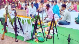 विजयादशमी पर रायपुर पुलिस लाइन में एसएसपी संतोष सिंह ने की शस्त्र पूजन Chhattisgarh Crimes