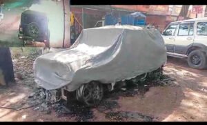 घर के बाहर खड़ी थार को नकाबपोश शख्स ने किया आग के हवाले Chhattisgarh Crimes