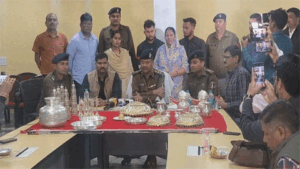 रायपुर के जैन मंदिर चोरी कांड का खुलासा: मंदिर में काम करने वाले मां और दो बेटे निकले चोर, 15 लाख का सामान बरामद Chhattisgarh Crimes