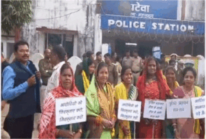 सहायक शिक्षक से मारपीट मामले में सर्व आदिवासी समाज ने काटा बवाल, थाने का किया घेराव Chhattisgarh Crimes