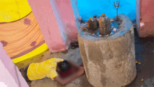 जीभ काटकर भोलेनाथ को चढ़ाई… लिखा पत्र- दो दिनों तक भक्ति में लीन हूं, किसी की आवाज नहीं आनी चाहिए, पूरे मंदिर को ग्रामीणों ने घेरा, पुलिस की एंट्री बैन Chhattisgarh Crimes