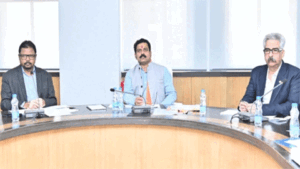 पुलिस अधिकारी-कर्मचारियों के लिए लागू होगी नई ट्रांसफर पॉलिसी, डिप्टी सीएम का अफसरों को दो टूक निर्देश, NDPS एक्ट के SOP का करें सख्ती से पालन Chhattisgarh Crimes