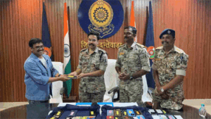 नए साल में 30 लोगों को लौटाए गुम हुए मोबाइल, एसपी ने कहा – घर बैठे कर सकते हैं साइबर अपराध की शिकायत Chhattisgarh Crimes