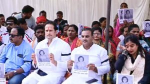 युवती की हत्या पर कांग्रेस का विरोध-प्रदर्शन, लगा रहे हैं इंसाफ की गुहार… Chhattisgarh Crimes