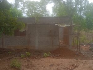 नया स्कूल भवन महीनो से अधूरा झोपड़ी में पढ़ाई करने मजबूर आदिवासी बच्चे Chhattisgarh Crimes