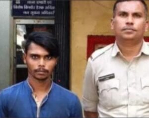 रायपुर में कर की छत पर सिगरेट पीते एक युवक का वीडियो वायरल Chhattisgarh Crimes