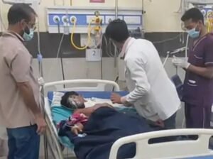 बिलासपुर में पड़ोसी ने युवक के गले में कुल्हाड़ी से हमला कर दिया Chhattisgarh Crimes