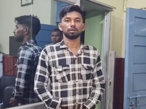 रायपुर कलेक्ट्रेट परिसर पार्किंग में खड़ी गाड़ी की डिक्की से 1 लाख रुपए पार हो गए Chhattisgarh Crimes