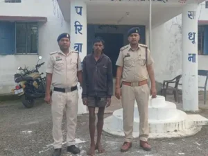 जशपुर पुलिस ने बुधवार को हुई 2 अलग-अलग हत्या के मामले में आरोपियों को गिरफ्तार किया Chhattisgarh Crimes