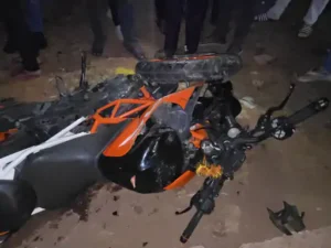 जशपुर में बुधवार शाम एक सड़क हादसे में दो युवक गंभीर रूप से घायल हो गए Chhattisgarh Crimes