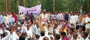 धान खरीदी केंद्र की मांग को लेकर नेशनल हाईवे 130 सी मैनपुर – रायपुर मुख्य मार्ग में 4 घंटे तक चक्काजाम Chhattisgarh Crimes