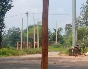 राजापड़ाव क्षेत्र में शोपीस बना बिजली के खंभा, खडा़ कर छोड़ दिया विधुत विभाग Chhattisgarh Crimes