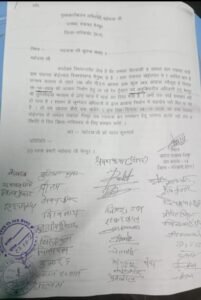 आवास निर्माण के लिए ला रहे रेत से भरे ट्रैक्टर को पकड़ने से मचा बवाल Chhattisgarh Crimes