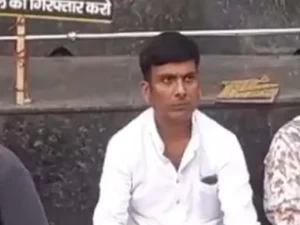 छत्तीसगढ़ के रायगढ़ में अमित बघेल की गिरफ्तारी अब तक नहीं होने से अग्रवाल समाज का एक युवक अनिश्चित कालीन धरने पर बैठ गया Chhattisgarh Crimes