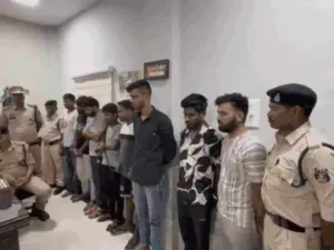 छत्तीसगढ़ की खैरागढ़ पुलिस ने मुंबई में ऑनलाइन शॉपिंग के नाम पर ठगी करने वाले गिरोह के ठिकाने पर छापेमारी की Chhattisgarh Crimes