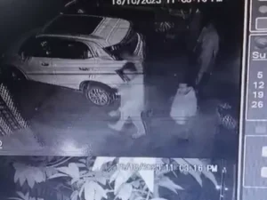 रायपुर क्राइम ब्रांच के 6 पुलिसकर्मियों ने दुर्ग के कारोबारी की कार से 2 लाख रुपए चुरा लिए Chhattisgarh Crimes