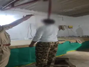 छत्तीसगढ़ के दंतेवाड़ा जिले में सीआरपीएफ (केंद्रीय रिजर्व पुलिस बल) के एक जवान से फांसी लगाकर आत्महत्या कर ली Chhattisgarh Crimes