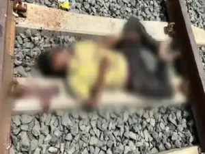 छत्तीसगढ़ के बिलासपुर में मां के साथ अवैध संबंध के शक में बेटे ने अपने दोस्त के साथ मिलकर अधेड़ पर पहले रॉड से हमला किया, जिसके बाद पत्थर से सिर कुचलकर उसकी हत्या कर दी Chhattisgarh Crimes