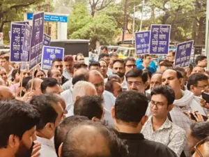 छत्तीसगढ़ क्रांति सेना के अध्यक्ष अमित बघेल के आपत्तिजनक बयान को लेकर बिलासपुर में भी विरोध-प्रदर्शन शुरू हो गया Chhattisgarh Crimes