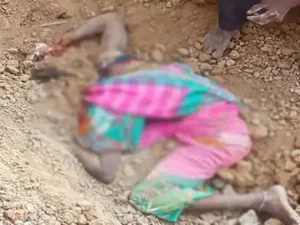 बलरामपुर जिले के ककनेसा में छुई खदान धंसने से एक महिला की मौत Chhattisgarh Crimes