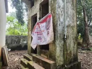 बिलासपुर के सीपत थाने के टॉयलेट में सुशासन तिहार का पोस्टर लगा दिया गया Chhattisgarh Crimes