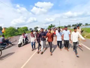रायपुर में 18 साल के लड़कों ने चाकू लहराकर दबंगई वाला रील्स बनाया Chhattisgarh Crimes