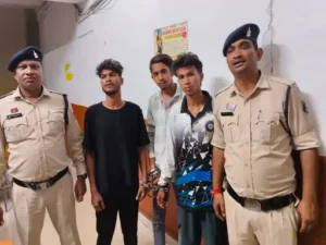 दुर्ग पुलिस ने तीन अलग-अलग स्थानों पर कार्रवाई करते हुए तीन युवकों को गिरफ्तार किया Chhattisgarh Crimes