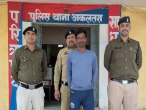 जांजगीर-चांपा जिले के अकलतरा थाना क्षेत्र में दुष्कर्म के मामले में पुलिस कस्टडी से फरार हुए आरोपी महावीर कंवर (40 वर्ष) को आखिरकार गिरफ्तार कर लिया गया Chhattisgarh Crimes