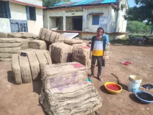 बलौदाबाजार जिले में धान खरीदी कार्य से इनकार करने वाले हड़ताली कर्मचारियों के खिलाफ प्रशासन ने सख्त कार्रवाई शुरू कर दी Chhattisgarh Crimes