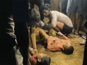 रायपुर के सरकारी स्कूल के पास दो बच्चे खेलते-खेलते सड़क किनारे बने पानी से भरे गड्ढे में गिर गए Chhattisgarh Crimes