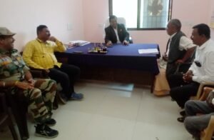 आखिरकार सड़क जाम करने वाले उदंती क्षेत्र के* ग्रामीणों को प्रशासन मना ही लिया Chhattisgarh Crimes