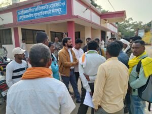 प्रशासन के नाकामी के चलते इस साल सोसायटी मे धान बेचने से वंचित सैकड़ो किसानों का हल्ला बोल Chhattisgarh Crimes