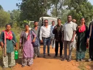 गरियाबंद-धमतरी-नुआपाड़ा डिवीजन में उदंती एरिया कमेटी के 7 नक्सलियों ने आत्मसमर्पण किया Chhattisgarh Crimes