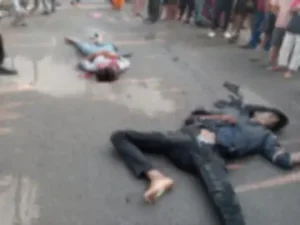 जांजगीर-चांपा जिले के नरियरा गांव में 9 नवंबर की सुबह एक तेज रफ्तार कैप्सूल वाहन ने बाइक सवार दो युवकों को टक्कर मार दी Chhattisgarh Crimes